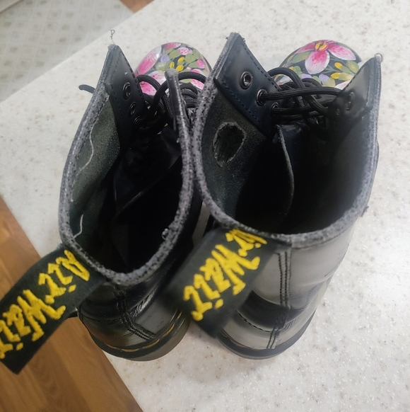 Dr. Martens "hand painted in France" 1460 Vonda II Women's ankle boot! (W-10) - Picture 10 of 14